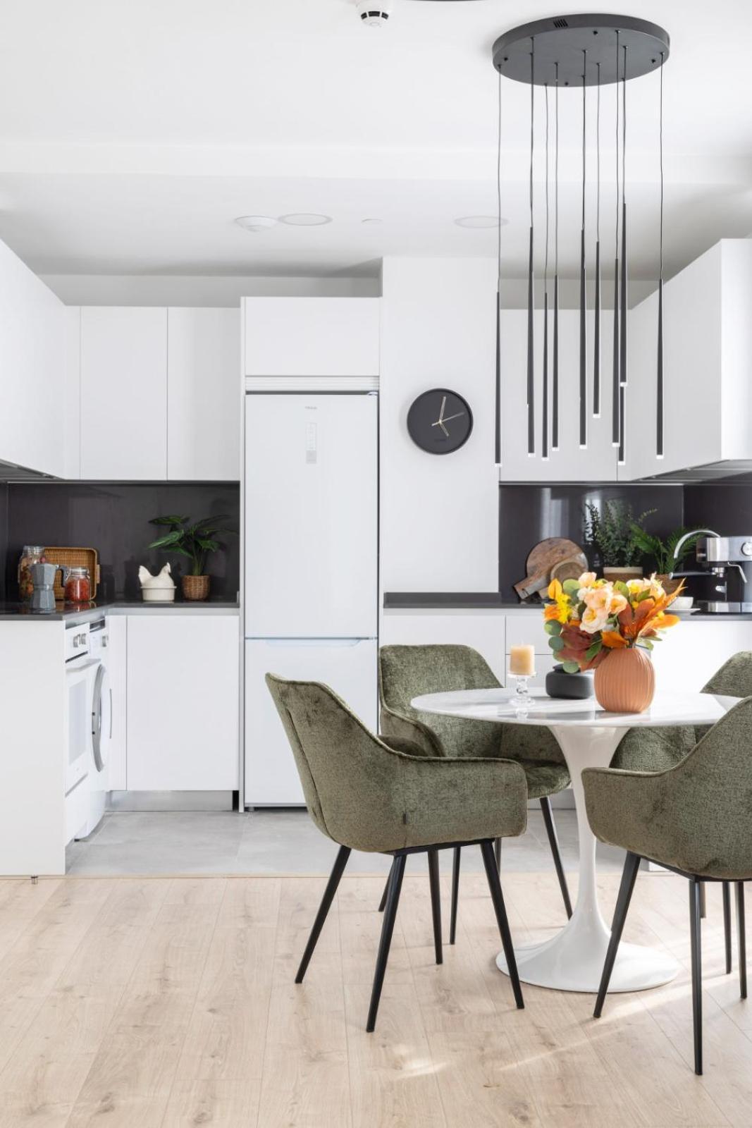 Modern 2 Bed 23 Floor Urban Sky Apartment *