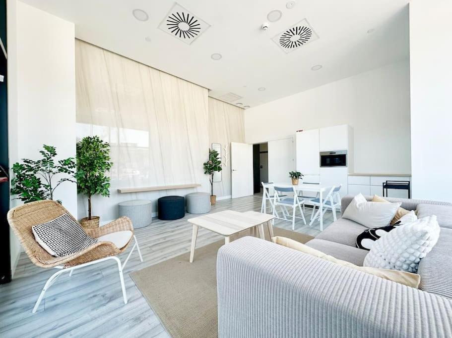 Modern 2 Bed 23 Floor Urban Sky Apartment Málaga
