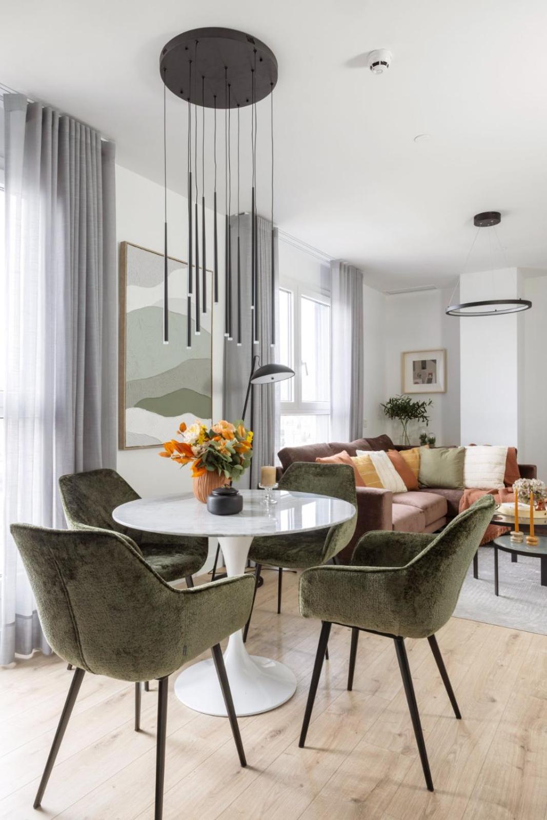 Modern 2 Bed 23 Floor Urban Sky Apartment *